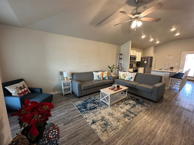 Building Photo - 3/2 located in Upland Crossing, Available December!