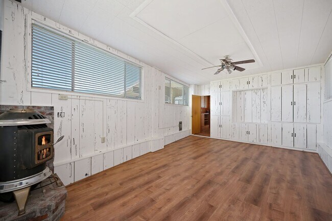 Building Photo - Luxury Living with Stunning 360-Degree Vie...