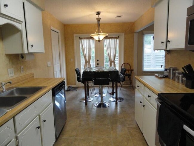 Building Photo - COMING MARCH 2026! (Pet Friendly)