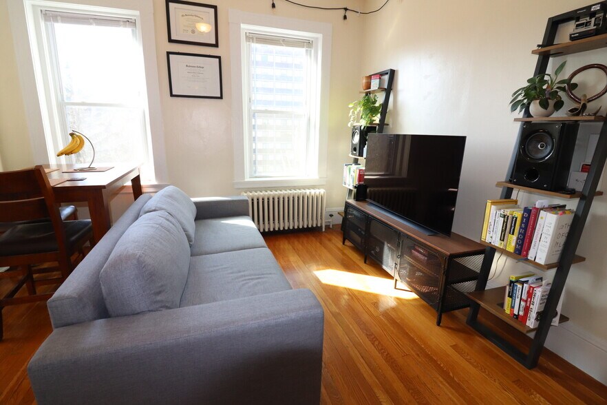Building Photo - 1477 Beacon St
