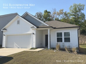 Building Photo - 916 Bloomington Wy