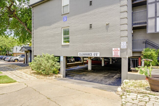 Building Photo - 2020 S Congress Ave