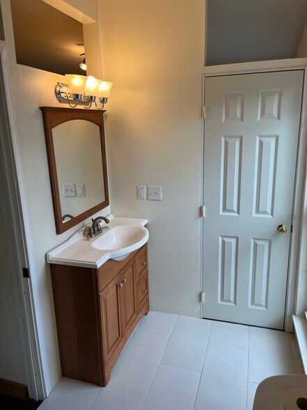 Building Photo - 2177 Sohn St