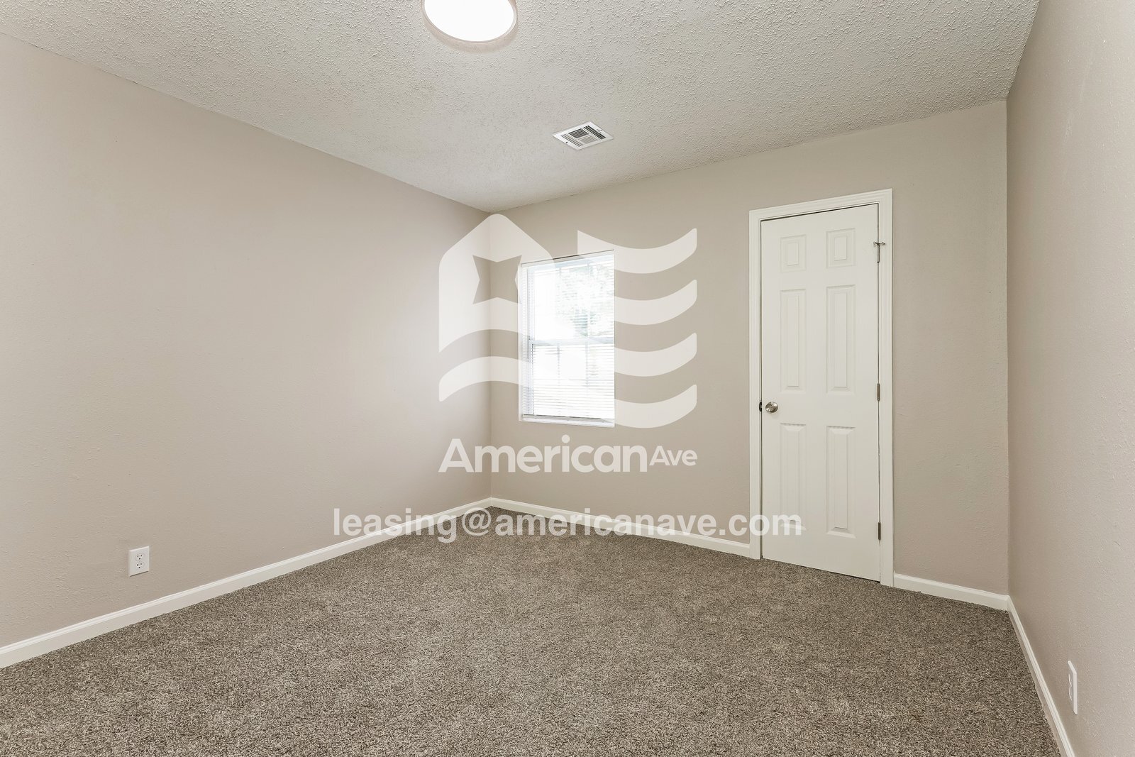 Building Photo - 536 E Ute St