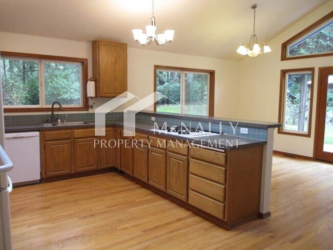 Building Photo - Beautiful 3 Bedroom 2.5 Bath Home in Gig Harbor