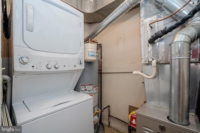 Building Photo - 6202 Cedar Ct