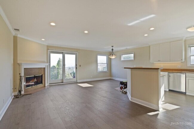 Building Photo - 25 Homestead