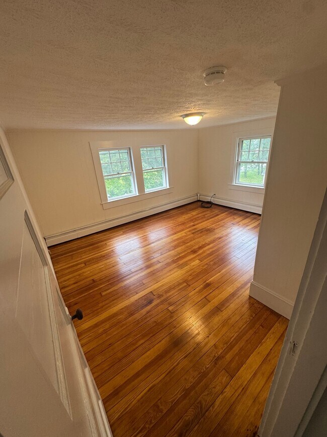 Building Photo - 19 Cinroc Cir