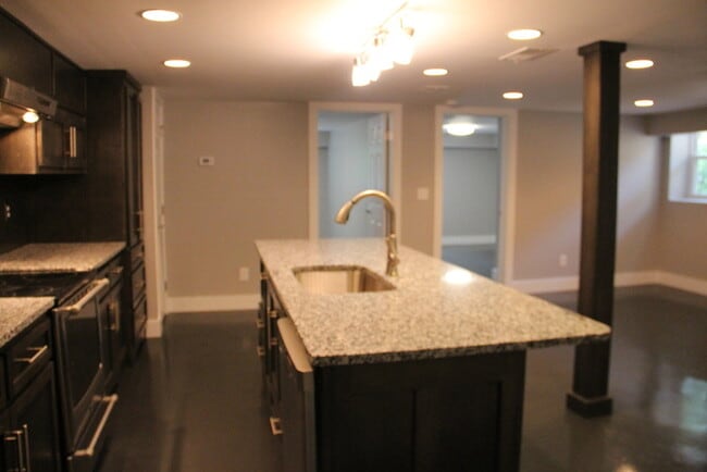 Building Photo - 2 Bed / 1 Bath Near Crieve Hall - McMurray...
