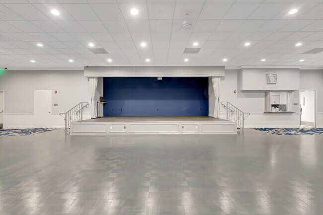 Building Photo - 6795 Huntington Ln