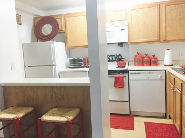 Building Photo - 105 Roosevelt Ave