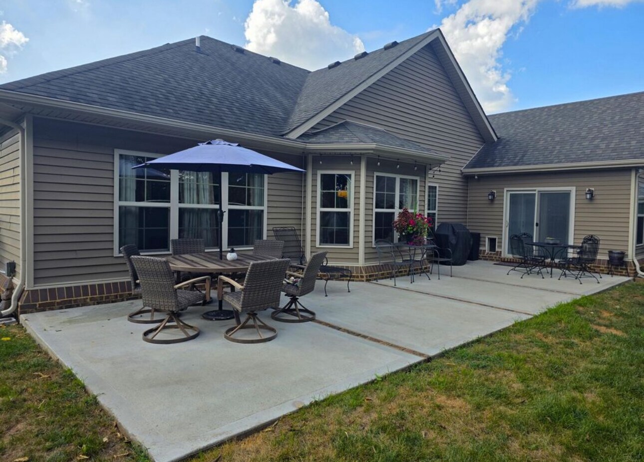 Building Photo - 136 Rocky Creek Rd