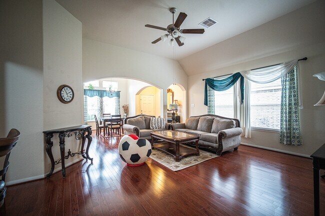 Building Photo - 4138 Falvel Shadow Creek Dr