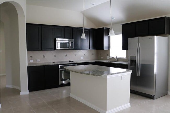 Building Photo - 913 Wolcott Dr