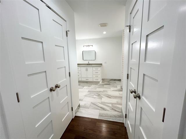 Building Photo - 102 Colorado St