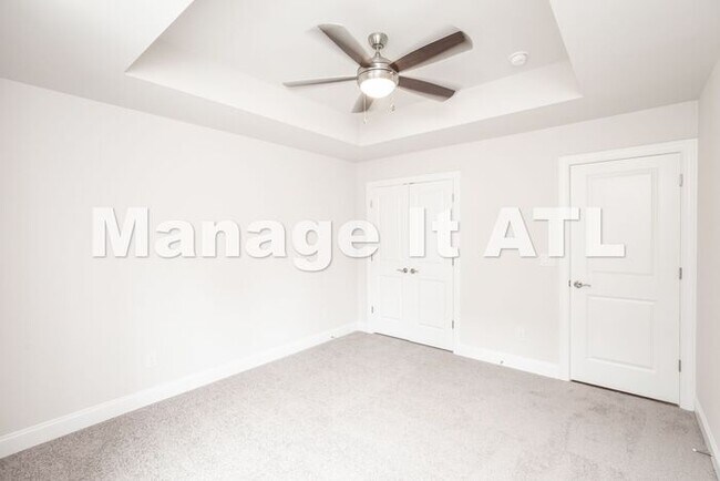 Building Photo - 4 Bedroom Townhome in Chamblee