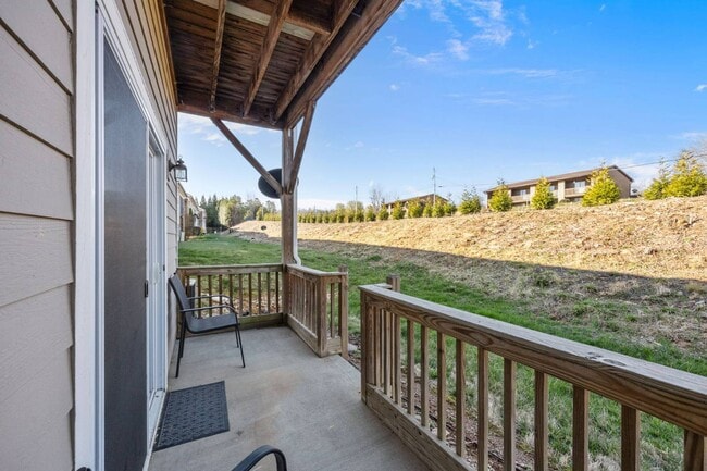 Building Photo - 123 Foxden Dr