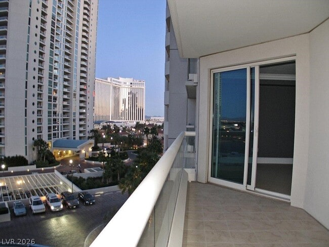 Building Photo - 2747 Paradise Rd