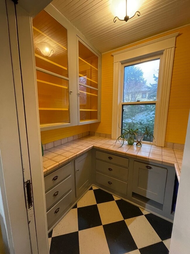 Building Photo - 2002 NE 13th Ave