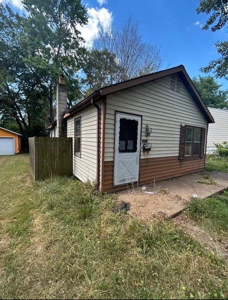 Building Photo - 10113 Count Dr