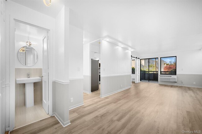 Building Photo - 141 Great Neck Rd