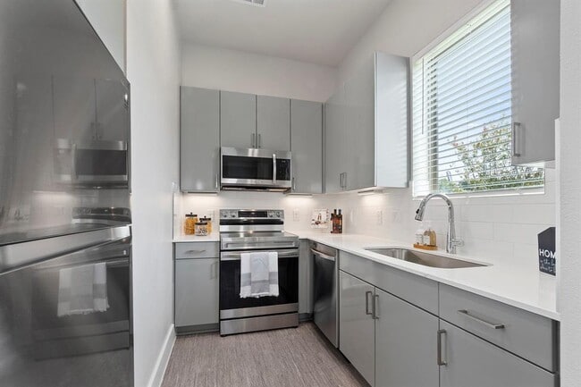 Building Photo - 4024 Bungalow Ln
