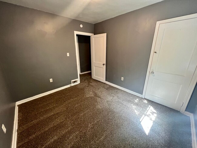 Building Photo - Updated Home! - 3 Bedroom 1 Bathroom - Pit...