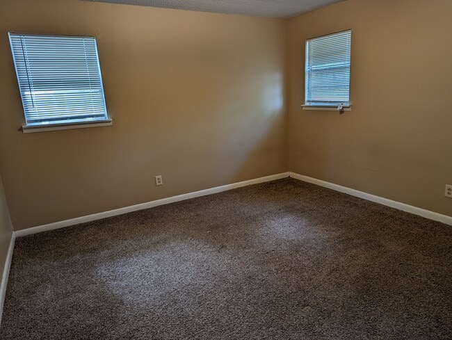 Building Photo - Twin Oaks