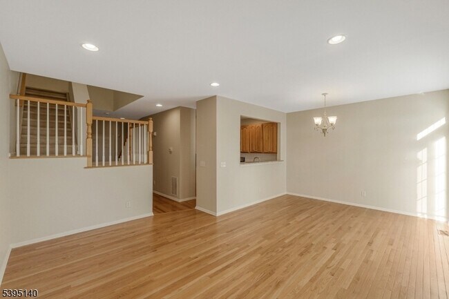 Building Photo - 105 Wallace Ct