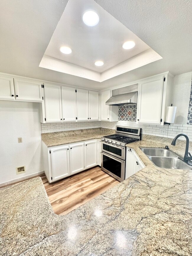 Building Photo - Beautiful 4 Bedroom Single Story For Rent In Roseville!