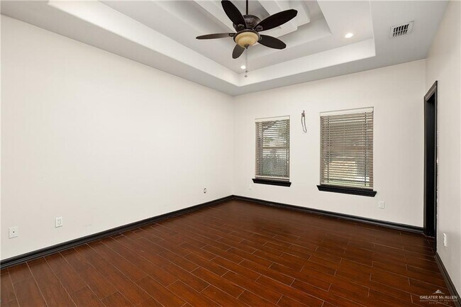 Building Photo - 13 N 44th Ln