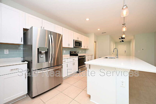 Building Photo - 2028 Rosewood Cir