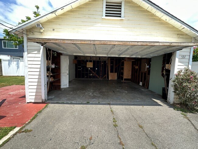 Building Photo - 535 N Olive St