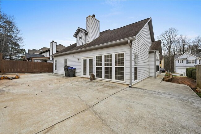 Building Photo - 675 Manor Glen Dr