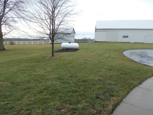 Building Photo - Large, beautiful Farm House in North Wayne...