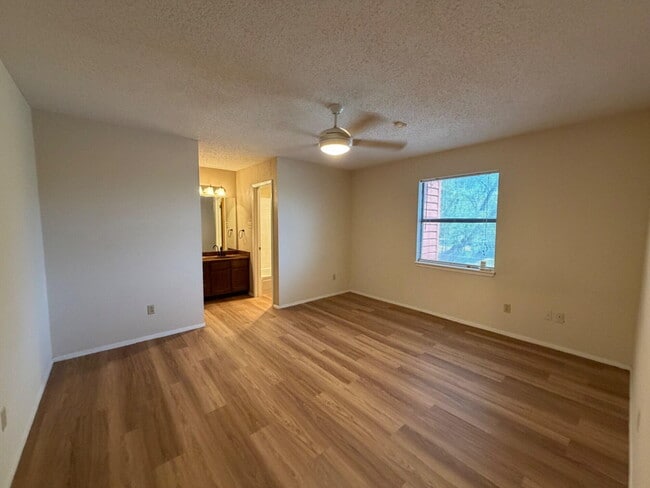 Building Photo - 3730 86th Dr