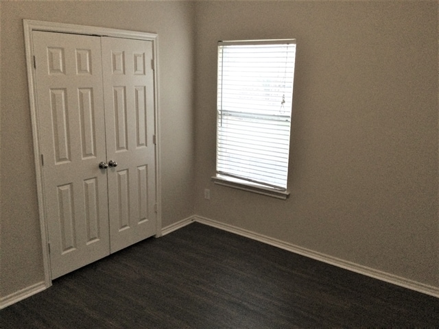 Building Photo - 5827 Foxglove Ln