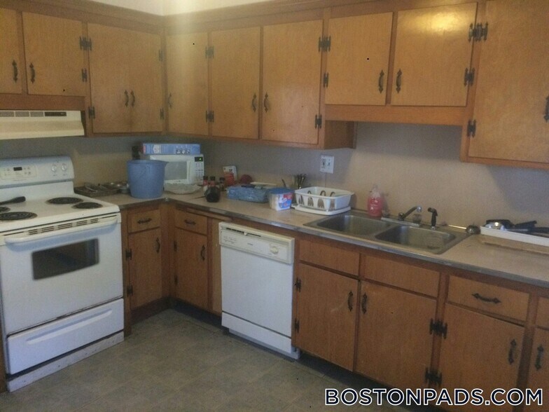 Primary Photo - 193 Mt Auburn St