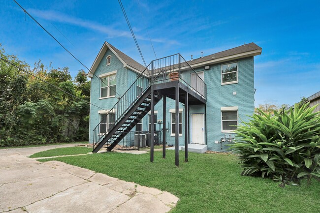 Building Photo - 2817 Truxillo St