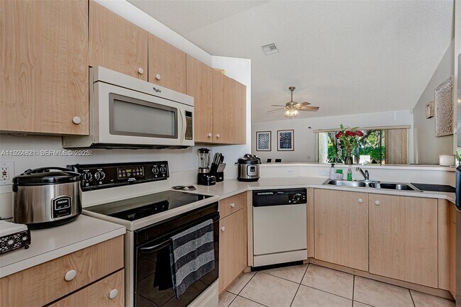 Building Photo - 1641 Zenith Way