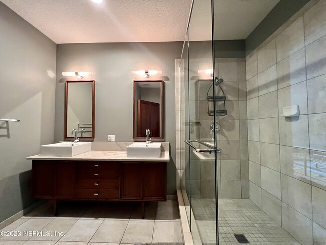 Building Photo - 2525 College St