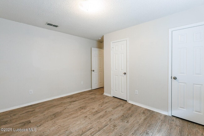 Building Photo - 536 N Kirby Ave