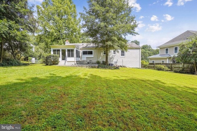 Building Photo - 6139 Tompkins Dr