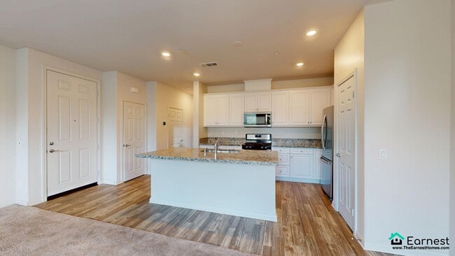 Building Photo - 3 + 2.5 Spacious & Stylish Home in Van Nuy...