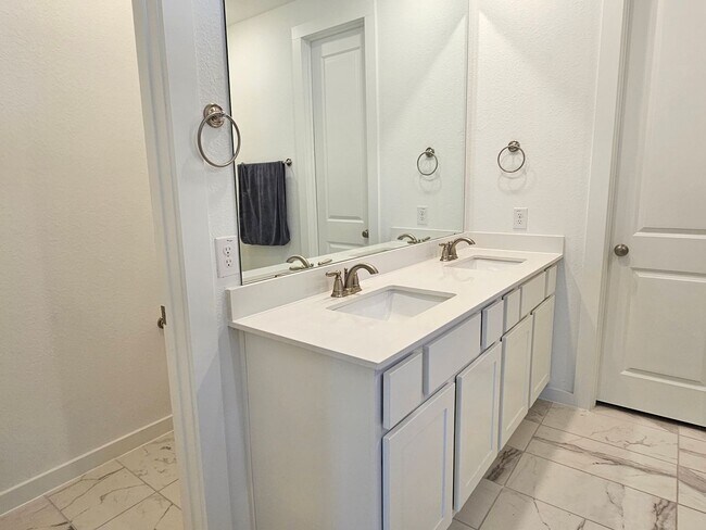 Building Photo - Gorgeous Wolf Ranch 4 Bed /  3 Bath Home!