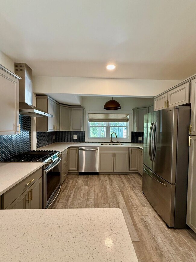 Building Photo - Three Bedroom Home in Kalamazoo