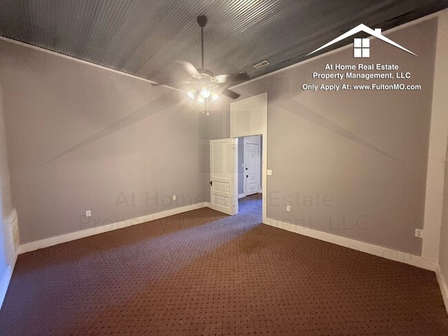 Building Photo - 504 Nichols St