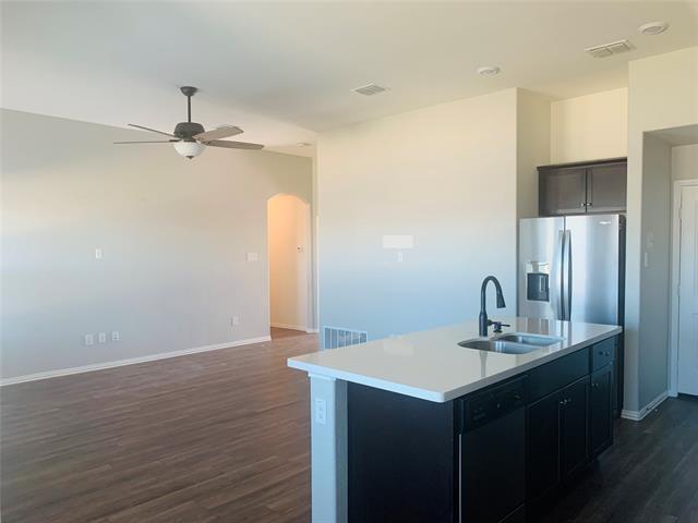 Building Photo - 300 Saguaro Dr