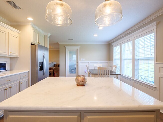 Building Photo - 3960 Landings Cir