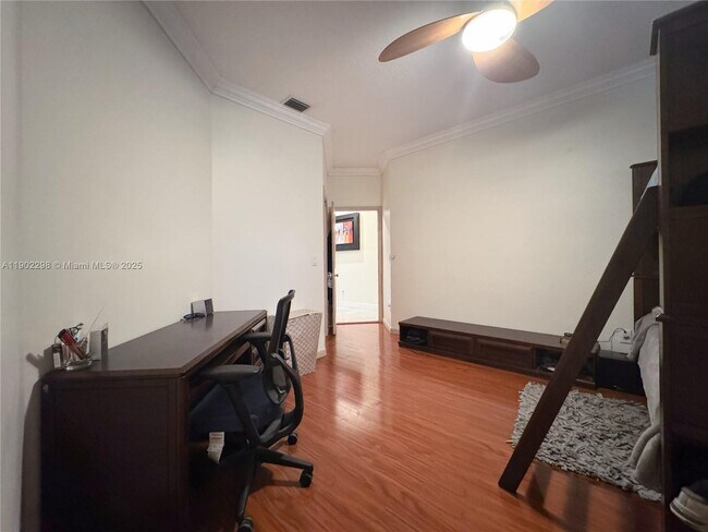 Building Photo - 375 Sabal Way